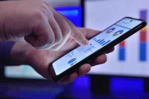 Aplicativo com resultado eleitoral por bairro e escolas: a análise na palma da sua mão